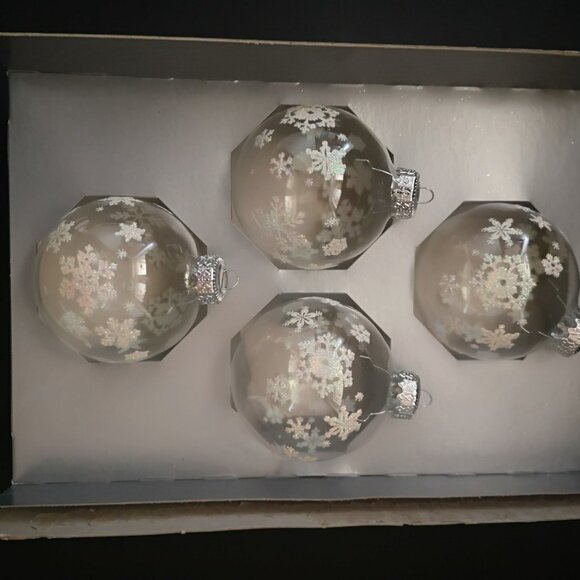 Vintage Alderbrook Accents Set of 4 Glass Ornaments with Iridescent Snowflakes - Picture 2 of 2
